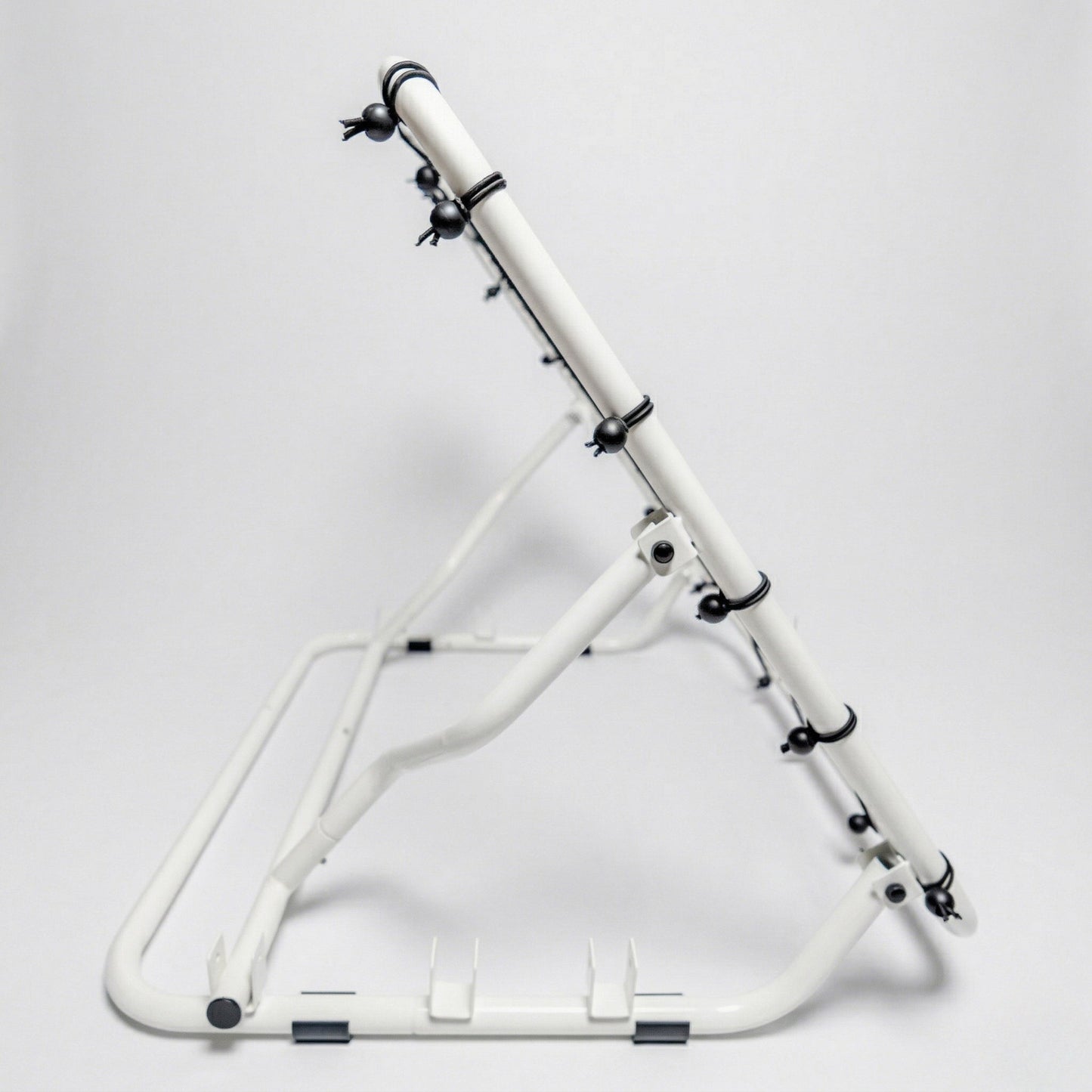 Valle pitchback rebounder, 28 inch square net on its frame, set view