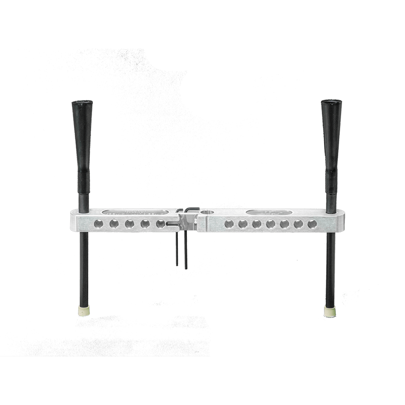The G Tee 3N1 crossbar fitted to an upright, with two extra cup arms extending outward.
