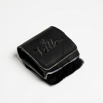Valle Eagle Back Hand leather wrist back wrap, set view