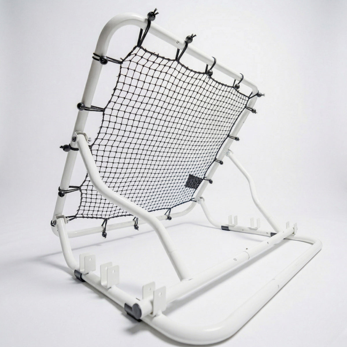 Valle pitchback rebounder, 28 inch square net on its frame, detail view